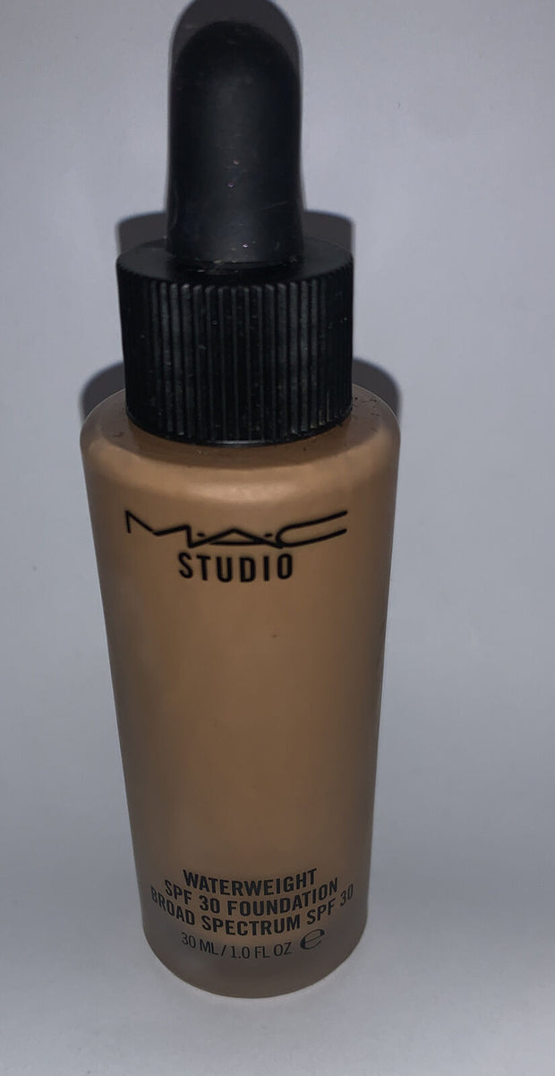 MAC Studio Waterweight Foundation, SPF 30 #NC45 - 1fl oz/30ml - NWOB