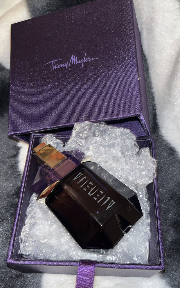 Thierry Mugler Alien 1 oz EDP Eau De Parfum Spray Refillable With Purple Case