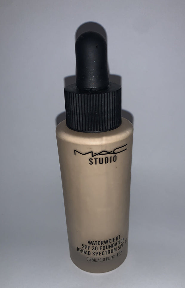 MAC Studio Waterweight Foundation, SPF 30 #NC40 - 1fl oz/30ml - NWOB